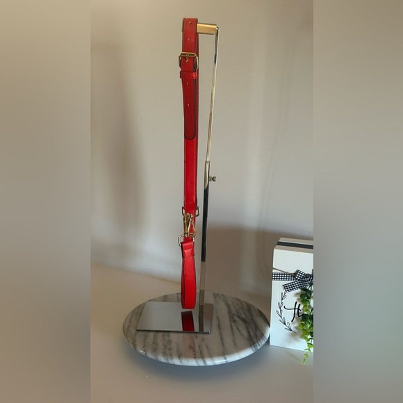 La Terra Vegan Leather Shoulder Medium Size Red Handbag Zipper and Snap Closure - Picture 2 of 16